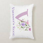 フローラデザインの名前とイニシャル。かわいらし アクセントクッション (正面(垂直))