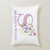 フローラデザインの名前とイニシャル。かわいらし アクセントクッション (正面(垂直))