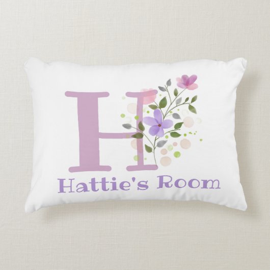 フローラデザインの名前とイニシャル。かわいらし アクセントクッション (正面)