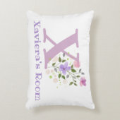 フローラデザインの名前とイニシャル。かわいらし アクセントクッション (正面(垂直))