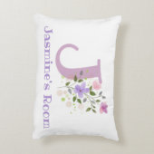 フローラデザインの名前とイニシャル。かわいらし アクセントクッション (裏面(縦))