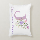 フローラデザインの名前とイニシャル。かわいらし アクセントクッション (正面(垂直))