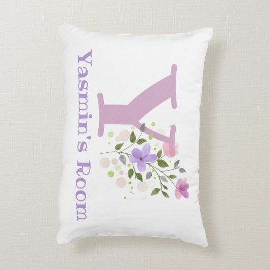 フローラデザインの名前とイニシャル。かわいらし アクセントクッション (裏面(縦))