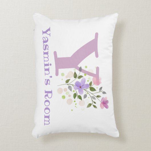 フローラデザインの名前とイニシャル。かわいらし アクセントクッション (正面(垂直))