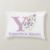 フローラデザインの名前とイニシャル。かわいらし アクセントクッション (裏面)