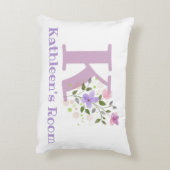 フローラデザインの名前とイニシャル。かわいらし アクセントクッション (裏面(縦))
