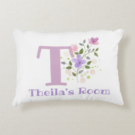 フローラデザインの名前とイニシャル。かわいらし アクセントクッション