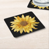 フローラデザイン、ひまわり、黒い背景 スクエアペーパーコースター (アングル)