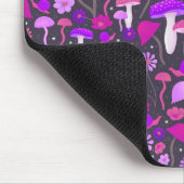 フローラトリップ（幻覚体験）のようなマッシュルームピンク、紫、黒 マウスパッド (コーナー)