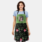フローラナナズキッチンフォトコラージュ エプロン (着用した状態)