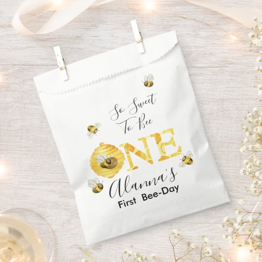 フローラハニービーファースト・ビー・デイ誕生日 フェイバーバッグ (クリップ留めされた状態)