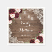 フローラバーグンディ素朴ウッドレースのストリングライト スタンダードカクテルナプキン (正面)