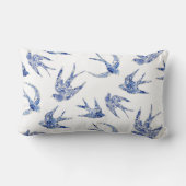 フローラバードスワローブルー白Chinoiserieヴィンテージ ランバークッション (裏面)