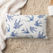 フローラバードスワローブルー白Chinoiserieヴィンテージ ランバークッション (ブランケット)