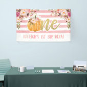 フローラパンプキン1st誕生日バナー-ピンクストライプ 横断幕 (トレードショー)