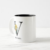 フローラパーソナライズされたアルファベットVモノグラム ツートーンマグカップ (正面左)
