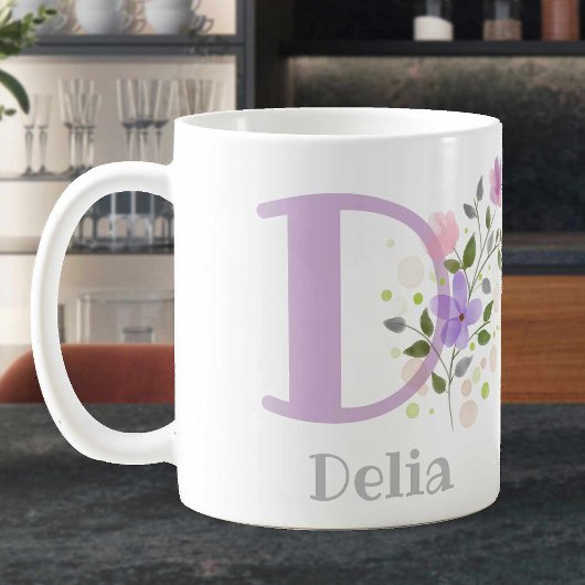 フローラパーソナライズされたコーヒーマグと名前Delia. コーヒーマグカップ