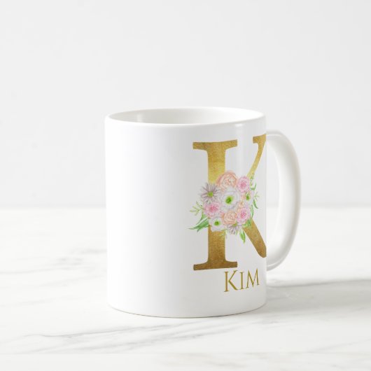 フローラパーソナライズされた金ゴールドモノグラム文字Kカスタム コーヒーマグカップ (正面右)