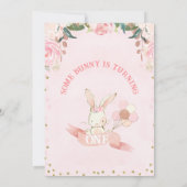 フローラピンクとバラ金ゴールドバニー1歳の誕生日 招待状 (裏面)