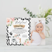 フローラピンクフォトブラック牛プリント1st誕生日 招待状 (スタンド正面)