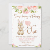 フローラピンクローズ金ゴールドいくつかのバニー1歳の誕生日 招待状 (正面)