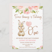 フローラピンクローズ金ゴールドいくつかのバニー1歳の誕生日 招待状 (正面/裏面)