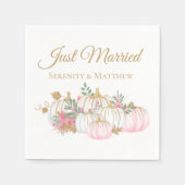 フローラピンク金ゴールドカボチャたった今結婚しました秋の結婚式 スタンダードカクテルナプキン (正面)