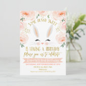 フローラピンク金ゴールドバニー顔誕生日招待状 招待状 (スタンド正面)