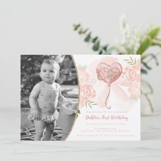フローラピンク&金ゴールドファースト誕生日フォト招待状 招待状 (スタンド正面)
