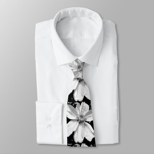 フローラブラック&ホワイトのメンタイ ネクタイ (タイ)