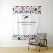 フローラブルーとピンクの卒業写真の背景 タペストリー (インサイチュ)