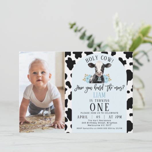 フローラブルーカウズプリントフォトホーリーカウー1歳の誕生日 招待状 (スタンド正面)