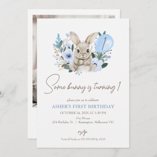 フローラブルーフォトバニーが1つの誕生日 招待状 (正面/裏面)