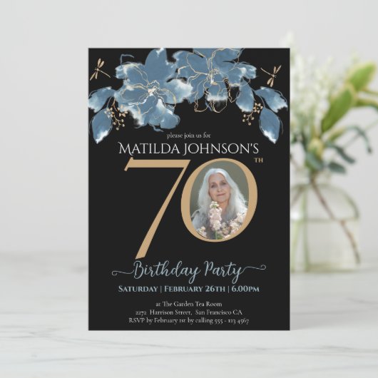 フローラブルーブラックカスタム金ゴールド写真70誕生日 招待状 (スタンド正面)