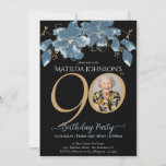 フローラブルーブラック金ゴールド写真90th Birthday Party 招待状<br><div class="desc">フローラブルーブラック金ゴールド写真90th Birthday Party Invitation.私たちの絶妙なフローラを紹介マイルストン誕生日招待状、シンプルさと繊細なモダン美しいの完璧な融合。ブルーと金ゴールドカスタムの魅力的なブレンドを備えた設計の招待状で、思い出に残る誕生祝いのステージを設定する魅力的な背景を作り出す。エレガンスのtouchをフェミニン持つ今回の招待は、優雅さと洗練さを感じさせる。個人touchを追加しカスタマイズて、大切な写真で招待を受け、この重要なマイルストーンへの祝福の旅の本質を捉えることができる。親密な集まりでも壮大な出来事でも、私たちのフローラマイルストン誕生日招待状はかわいらし、スタイルの典型で洗練されたであり、すべてのゲストが歓迎し感じて、お祭りに参加することに興奮している。こ救済のテンプレートは？デザ連絡イザイクリックザの下の「メッセージ」ボタン</div>