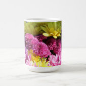 フローラブーケ、ピンク&イエローデイジー コーヒーマグカップ (中央)