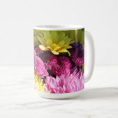 フローラブーケ、ピンク&イエローデイジー コーヒーマグカップ (正面右)