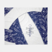 フローラペイズリー模様ネイビーブルーホワイトバレーボール フリースブランケット (正面(横))