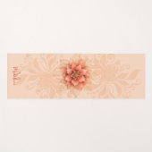 フローラマンダラコーラルピンクフェミニンクネームモノグラム ヨガマット (正面(横))