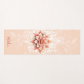 フローラマンダラコーラルピンクホワイトシック名モノグラム ヨガマット (正面(横))
