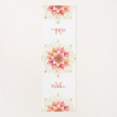 フローラマンダラピーチピンクコーラルシックネームモノグラム ヨガマット (正面)