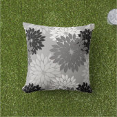 フローラモダンプリント、グレー、白黒 クッション (芝生)