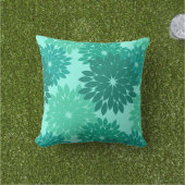フローラモダン着物用プリント、ターコイズ、ティール（緑がかった色）、アクア アウトドアクッション (芝生)