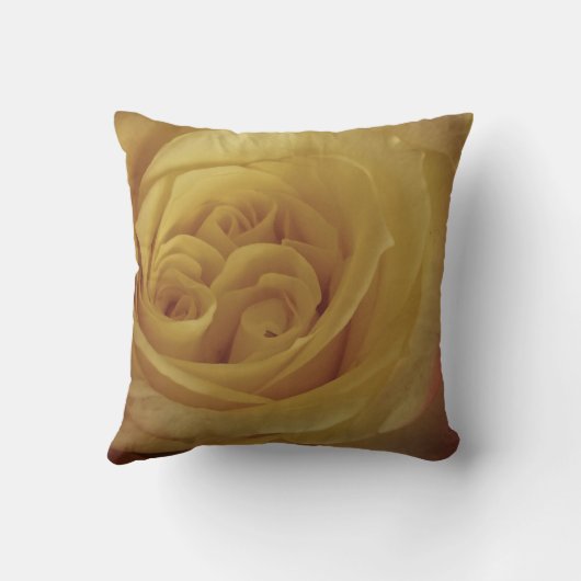 フローラライトイエローローズフォトデリケートな花 クッション (裏面)