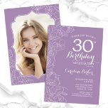 フローララベンダーパープルフォト30th誕生日パーティー 招待状<br><div class="desc">ラベンダーパープルフローラ30th誕生日パーティの招待状あなたの写真をカードの背面に。ボタニエレガントカルモダンスケッチアクセントとタイポグラフィスクリプトフォントを搭載したデザイン。トレンディーシンプル招待状カードは女性の日スタイリッシュお祝いに最適。任意のカスタマイズ年齢にすることができる。印刷されたZazzle招待状または即時ダウンロードのデジタル印刷可能なテンプレート。</div>