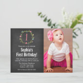 フローラリースチャルクボードフォトガール1歳の誕生日 招待状 (スタンド正面)