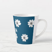 フローラルパターンティール（緑がかった色）ブルー名前をカスタムする カフェラテマグ (右)