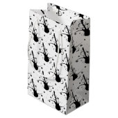 フローラルパターン付きブラックエレキギター スモールペーパーバッグ (裏面アングル)