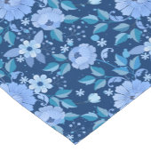 フローラルパターン。06.FR.Lbluex4.DBlue BG ショートテーブルランナー (コーナー)