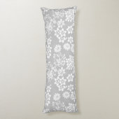 フローラルパターン.b LグレーBG ボディピロー (裏面 (縦))